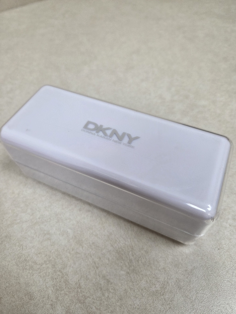 DKNY White Hard Clamshell Eyeglass Case w/ Black Cloth Interior